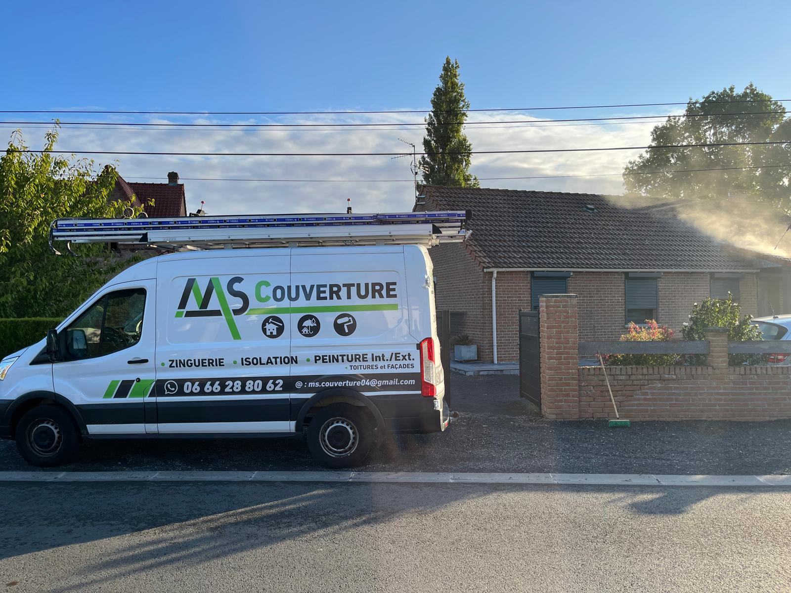 Notre camionnette sur chantier — MS Couverture.Pro
